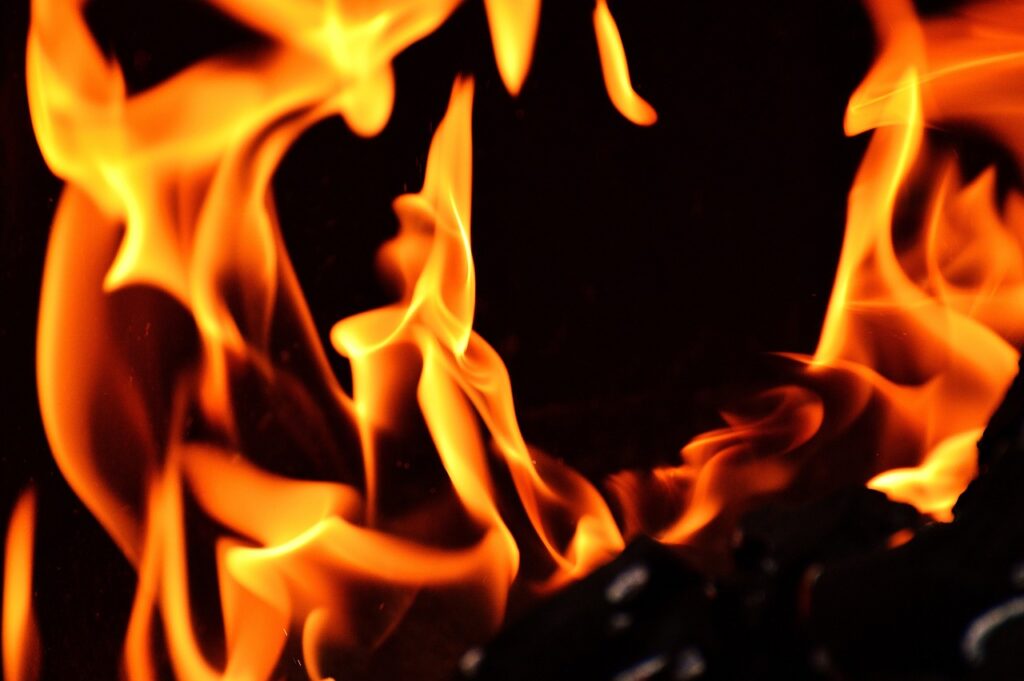 Feuer Flamme Wärme Pelletofen und Rockmusik – Romantische Stimmung daheim